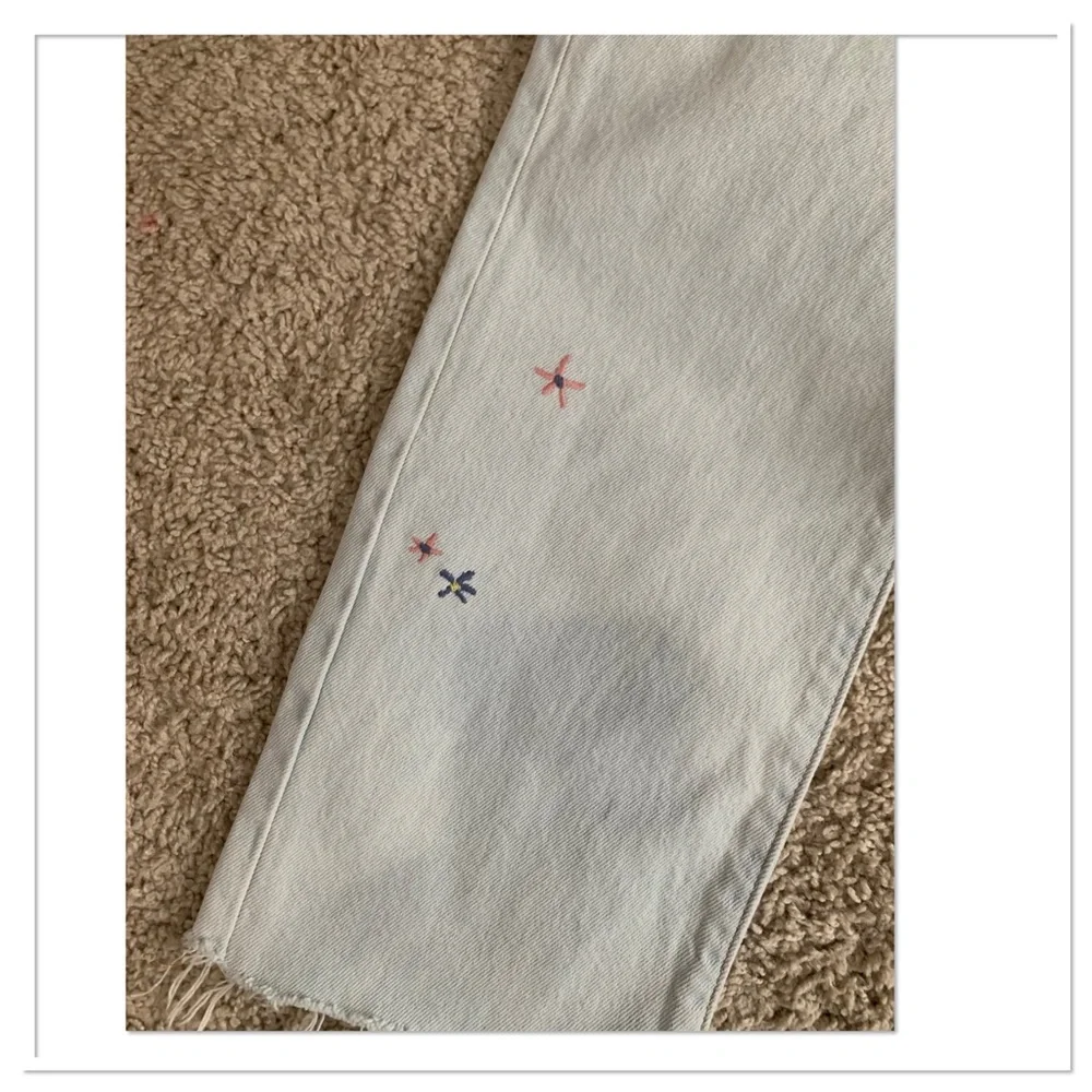 NWT Levi's 501 Light Wash Embroidered Jeans Blue Size 32 - Picture 5 of 15